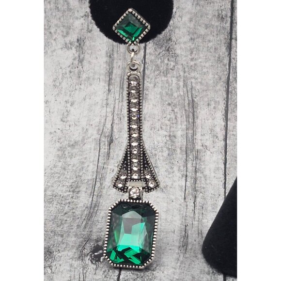 NWOT Silver Tone & Emerald Green Drop Dangle Runway Earrings 3" Pierced Statemen - Picture 2 of 9